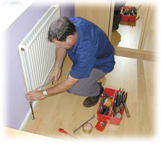 Instalace et&aacute;žov&eacute;ho vyt&aacute;pěn&iacute; svěřte topen&aacute;řům